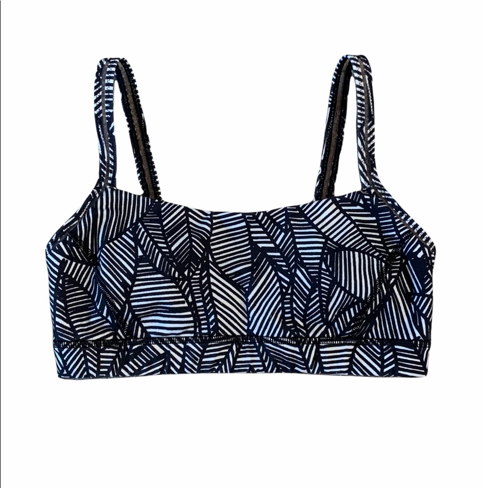Lululemon straight up bra in excellent condition with pads included - Picture 3 of 5